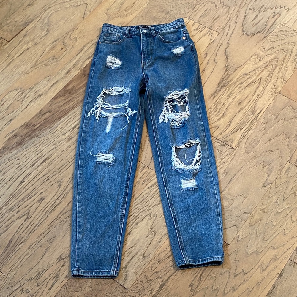 PrettyLittleThing Mom Distress High waisted Jean